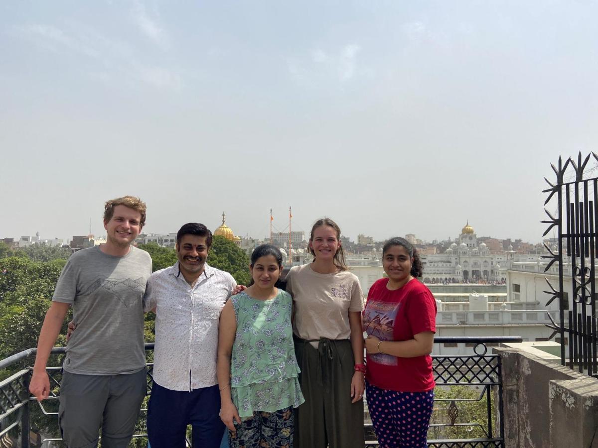 4N Homestay- Golden Temple View アムリトサル エクステリア 写真