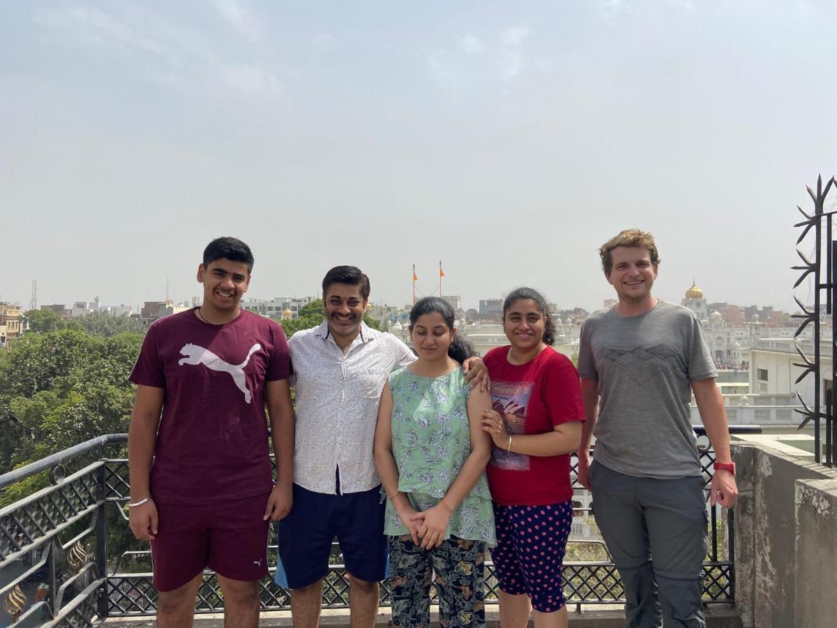 4N Homestay- Golden Temple View アムリトサル エクステリア 写真