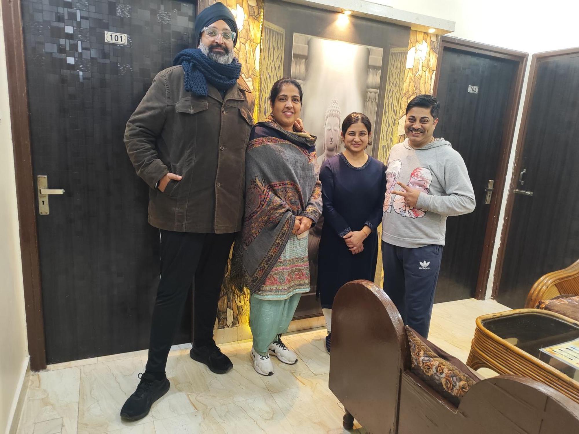 4N Homestay- Golden Temple View アムリトサル エクステリア 写真